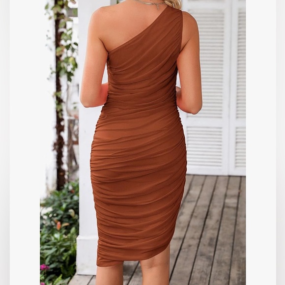 Ruched bodycon one shoulder sleeveless dress - Picture 3 of 5
